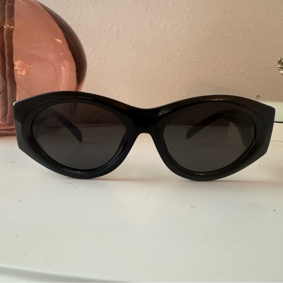 Prada
Beveled Logo Acetate Oval Sunglasses - Picture 4 of 4